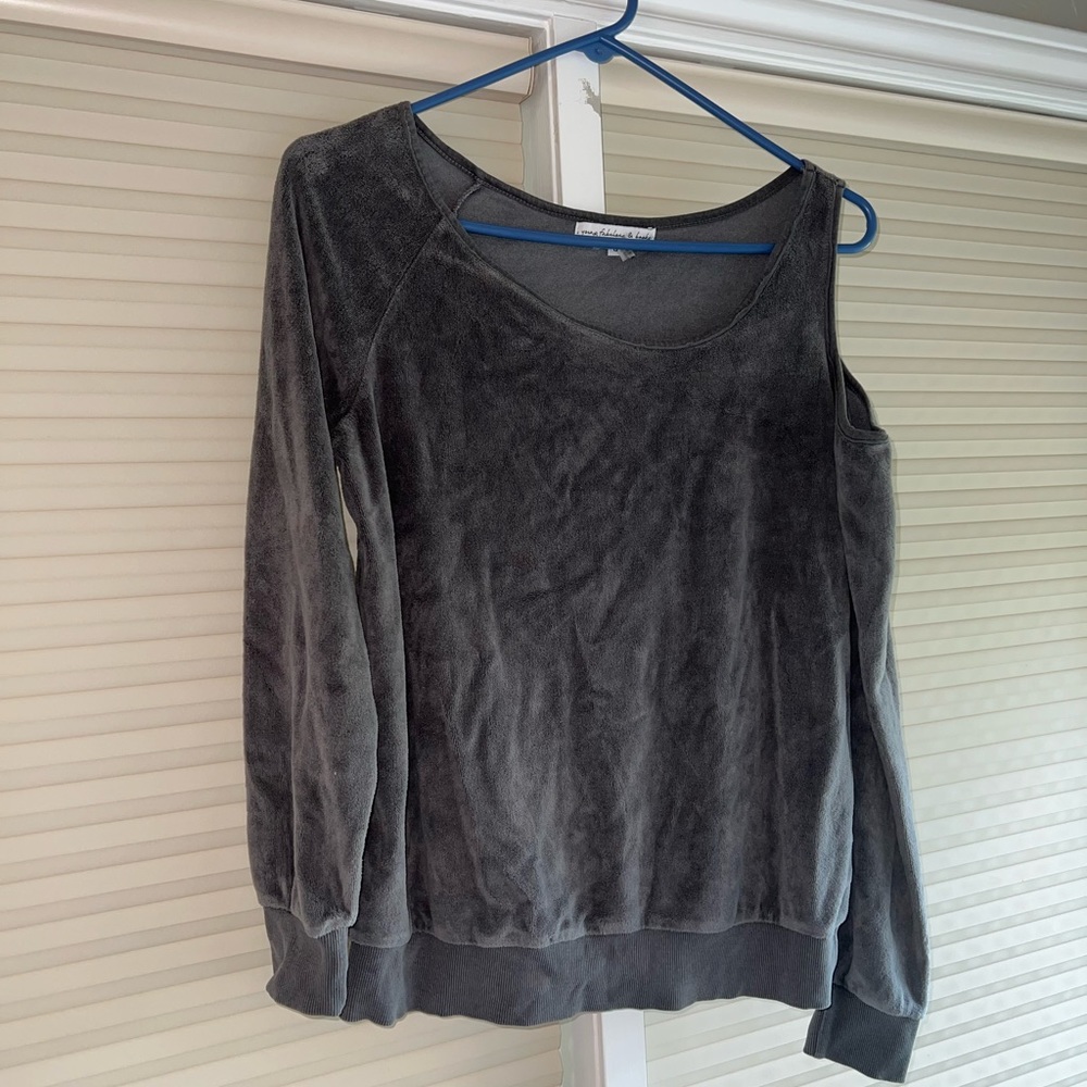 Young Fabulous & Broke Gray Fleece Single Cold Shoulder Pullover Sweatshirt
